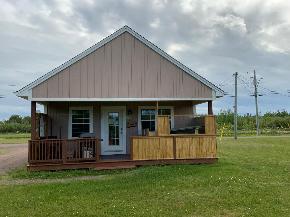 Seaside Chalet,Aboiteau Beach Cottage Rentals,Cap Pele Exterior photo